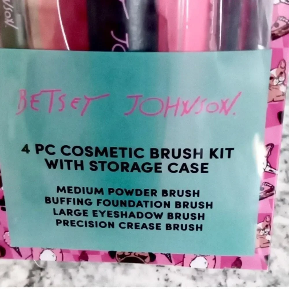 NWT Betsey Johnson Gorgeous 4Pcs Cosmetic Brush Kit Set with Storage Pink/Black